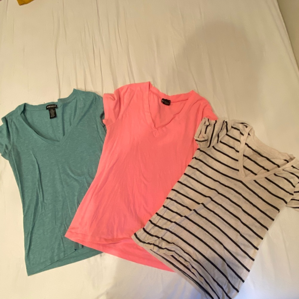 3 count V-neck tees